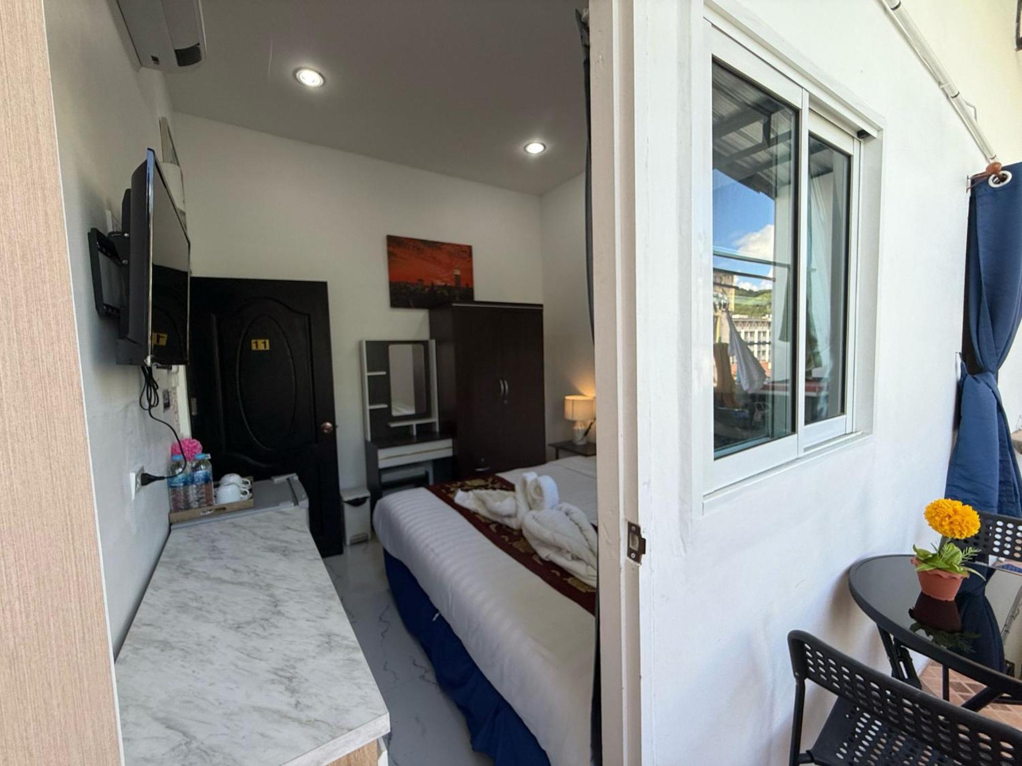 Heaven House Restro & Bar Hotel Patong Exterior photo